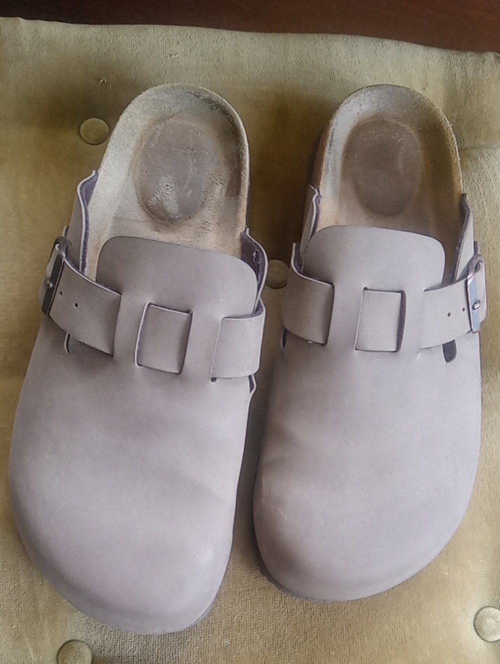 Cushionaire Tan Clogs Size 9